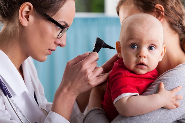 7 Cara Menenangkan Telinga Anak Anda di Penerbangan Berikutnya 