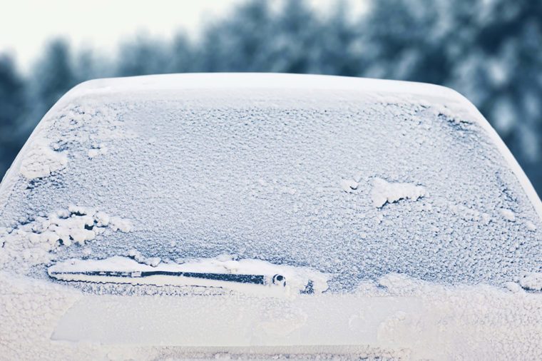 すべての家族が知る必要がある10の重要な冬の天気ロードトリップのヒント 