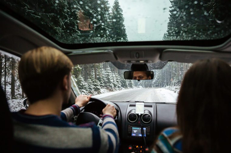 10 consigli essenziali per i viaggi su strada in inverno che ogni famiglia deve conoscere 