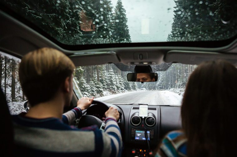 10 consejos esenciales para viajes por carretera en clima invernal que toda familia debe saber 