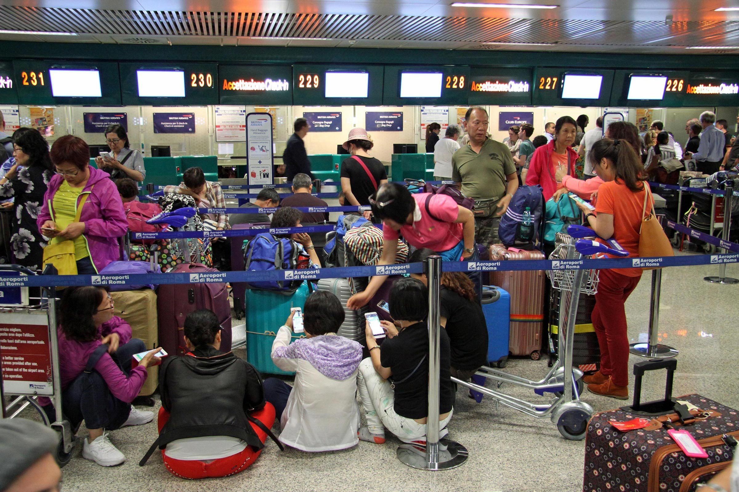 10 fotos que mostram o quão insanos os atrasos nos voos podem chegar 