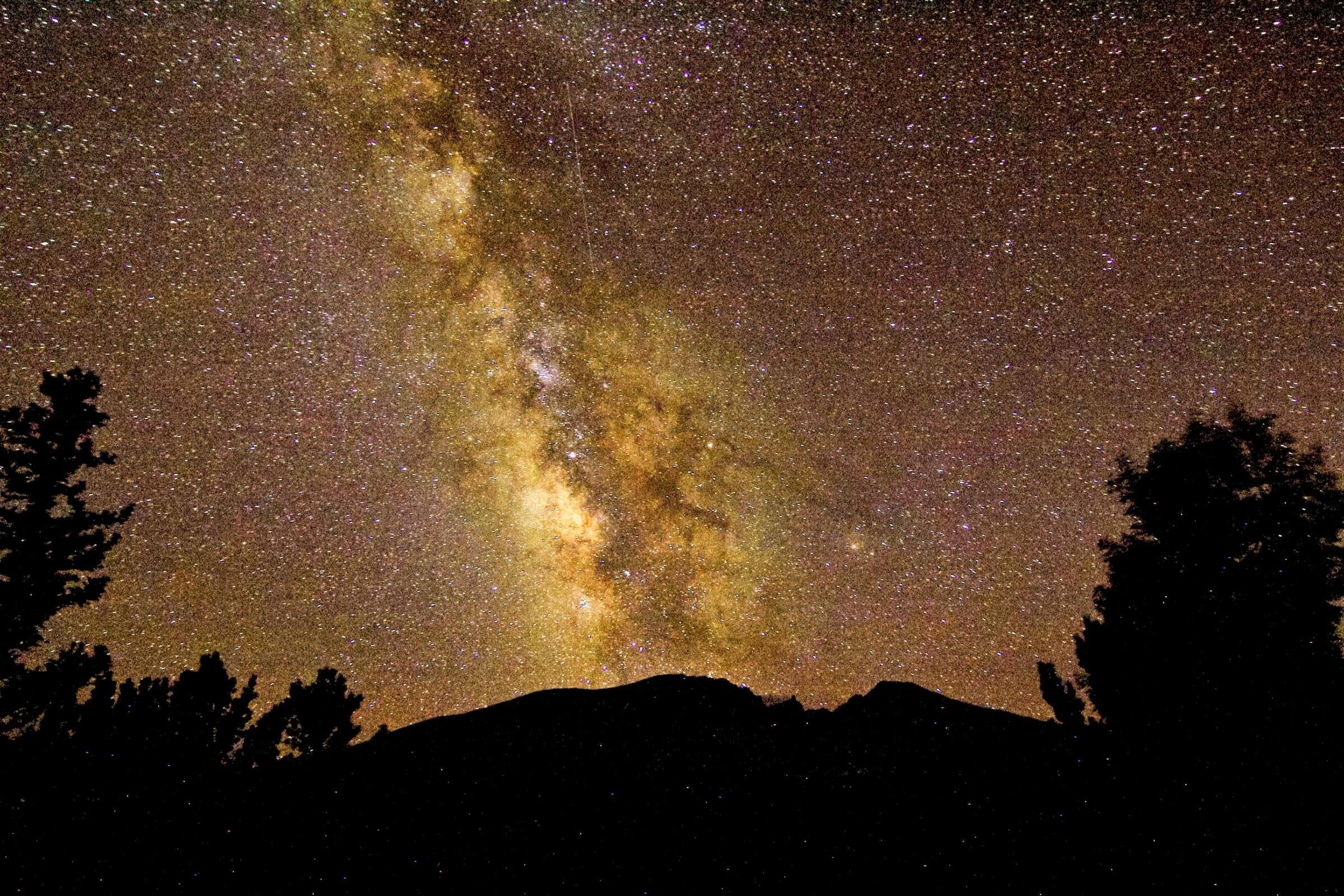 星空の夜にさらに素晴らしい8つの壮大な国立公園 