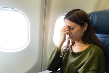 10 trucos inteligentes para evitar enfermarse en vuelos largos 