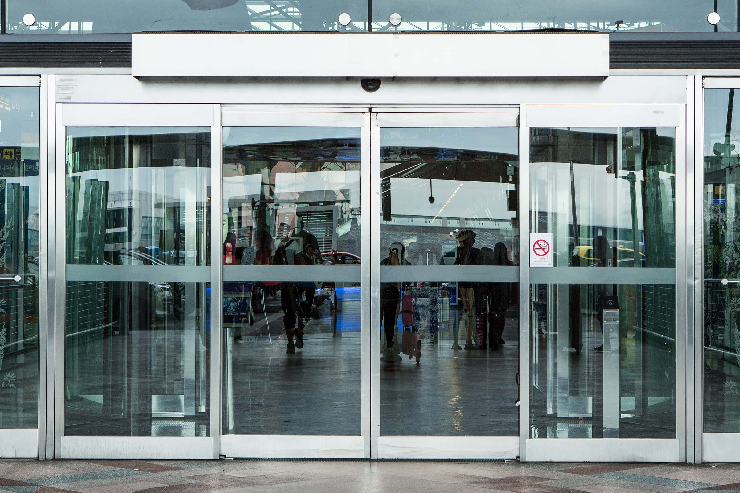 12 choses folles que les barmans de l aéroport aimeraient que vous sachiez 