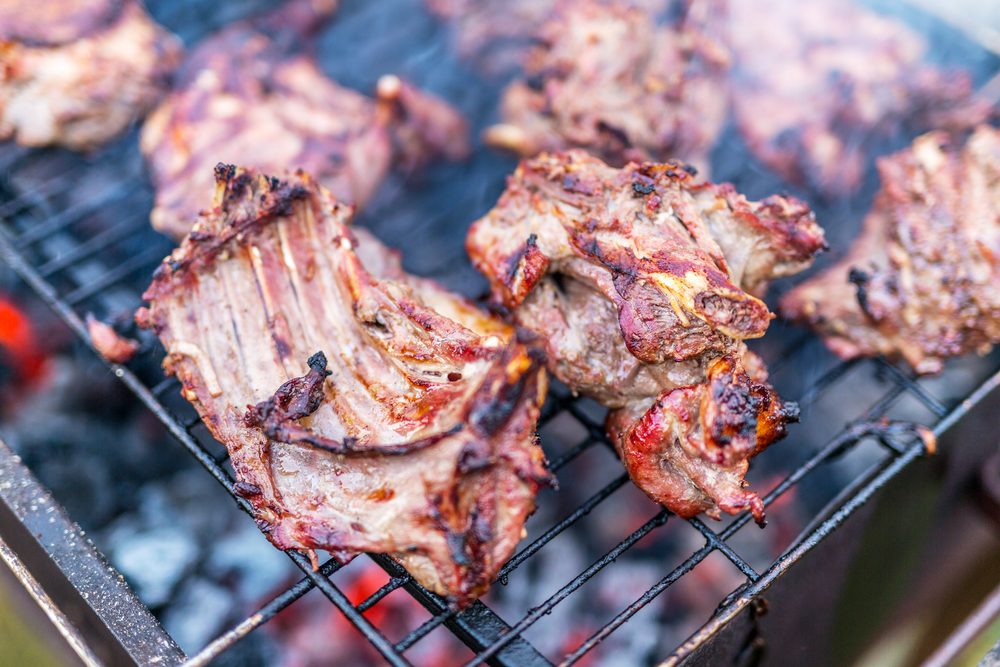 13 Makanan Menjijikkan yang Tidak Akan Anda Percaya Orang Sebenarnya Makan 