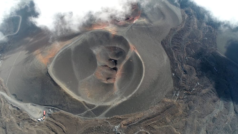 実際に訪れることができる13の活火山 