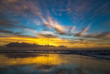 20 Pantai Keluarga Menakjubkan Yang Harus Anda Kunjungi Musim Panas Ini 