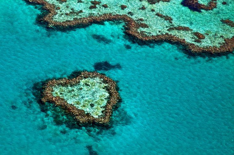 9つのハート型の島々と世界中の湖 