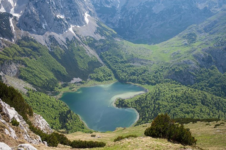 9 isole e laghi a forma di cuore nel mondo 