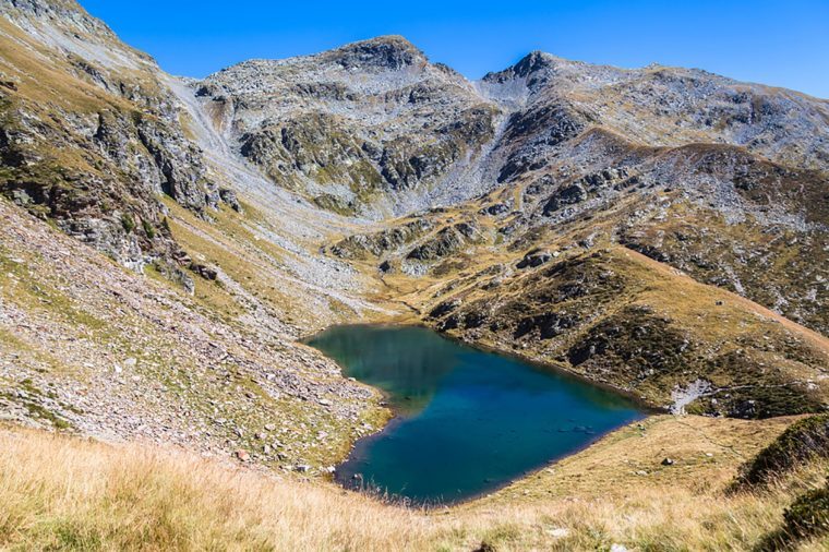 9 Pulau dan Danau Berbentuk Hati di Seluruh Dunia 