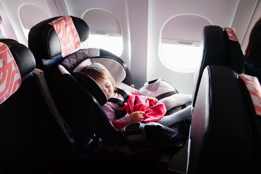 21 secretos para volar con niños de asistentes de vuelo y pilotos 